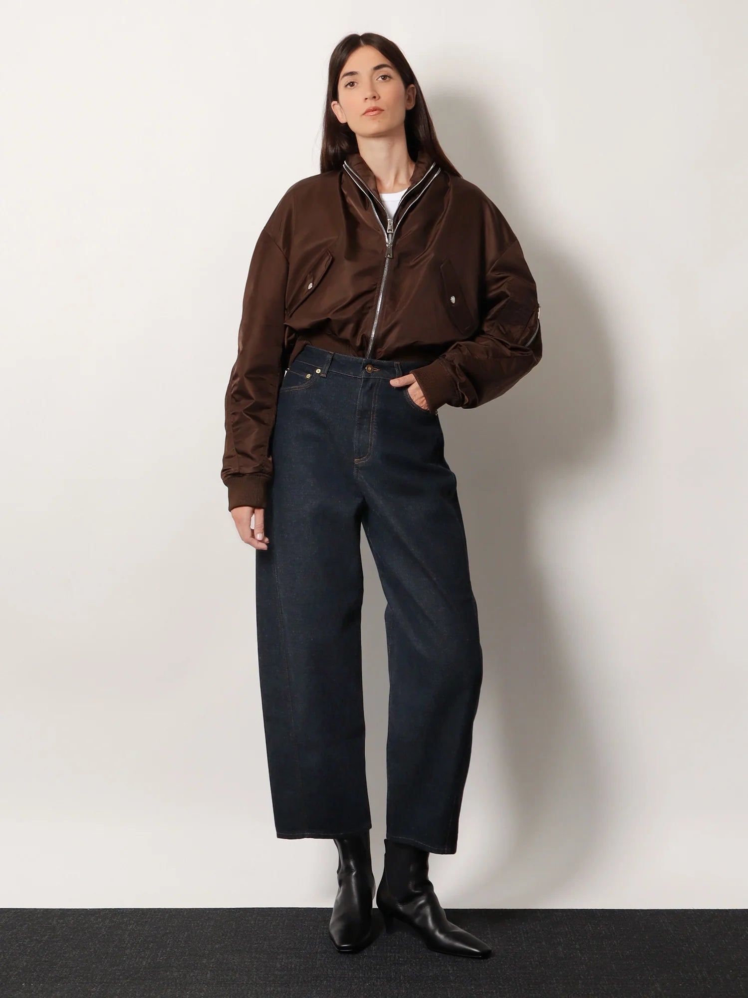 Twisted dark blue denim jeans