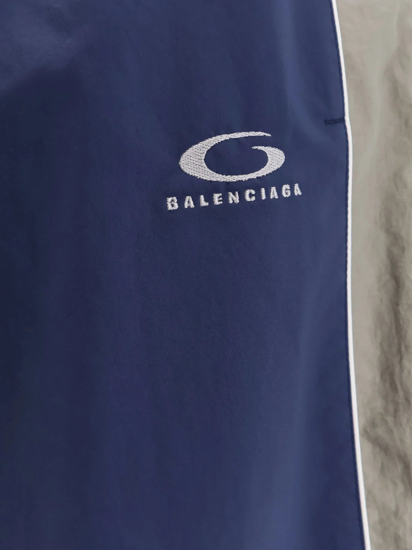 Sporty nylon trousers