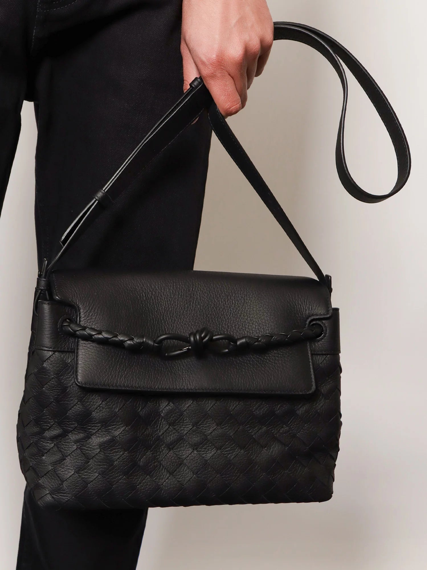 Andiamo leather shoulder bag with Intrecciato pattern