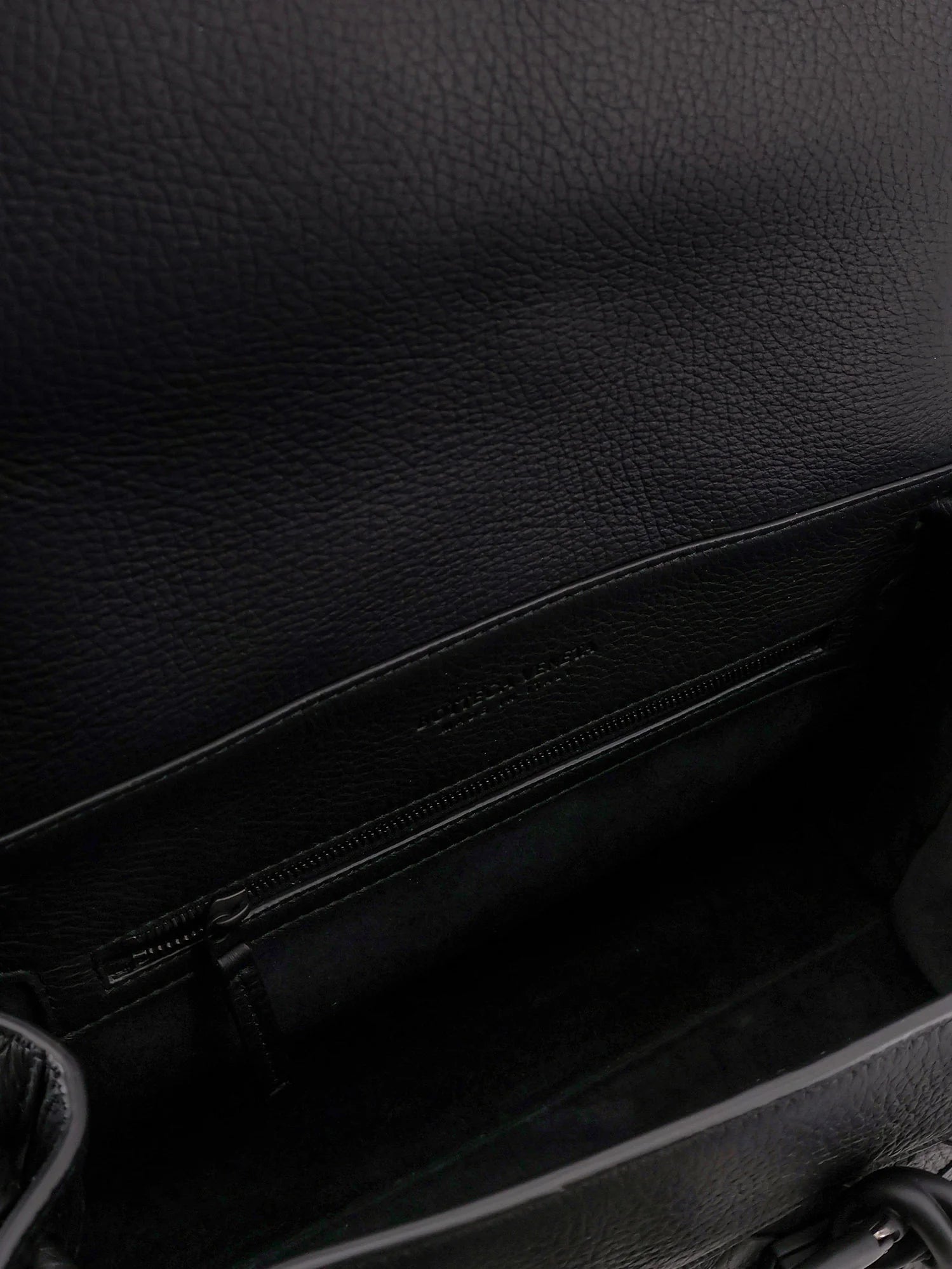 Andiamo leather shoulder bag with Intrecciato pattern