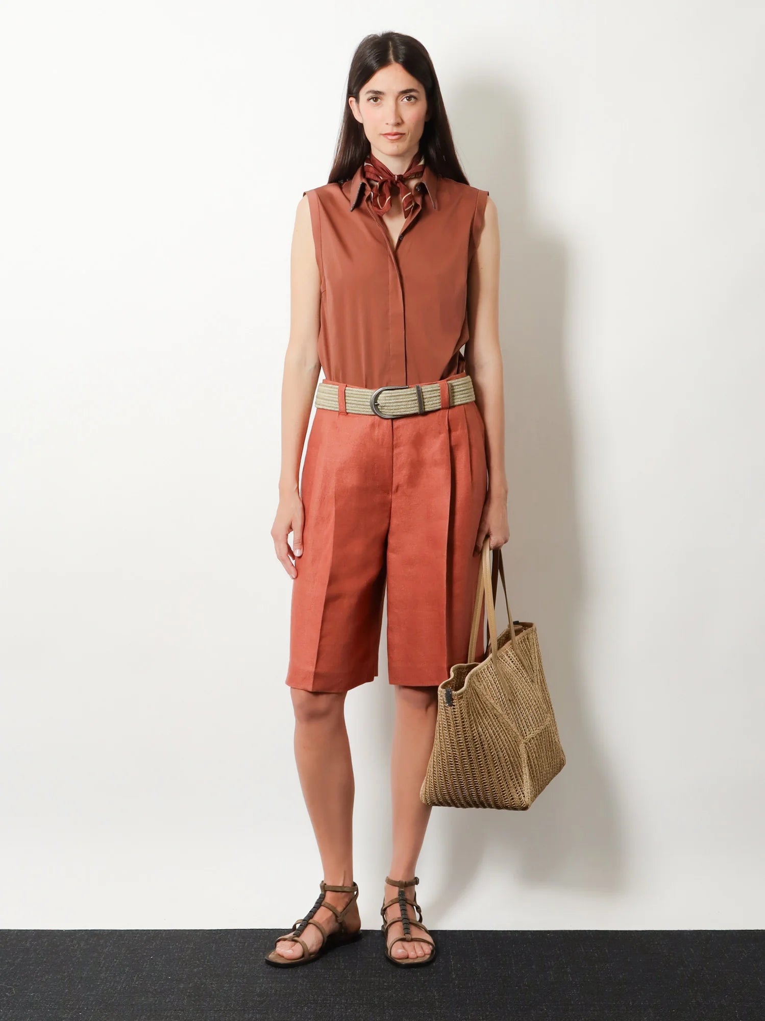 Linen shorts with Monili detail