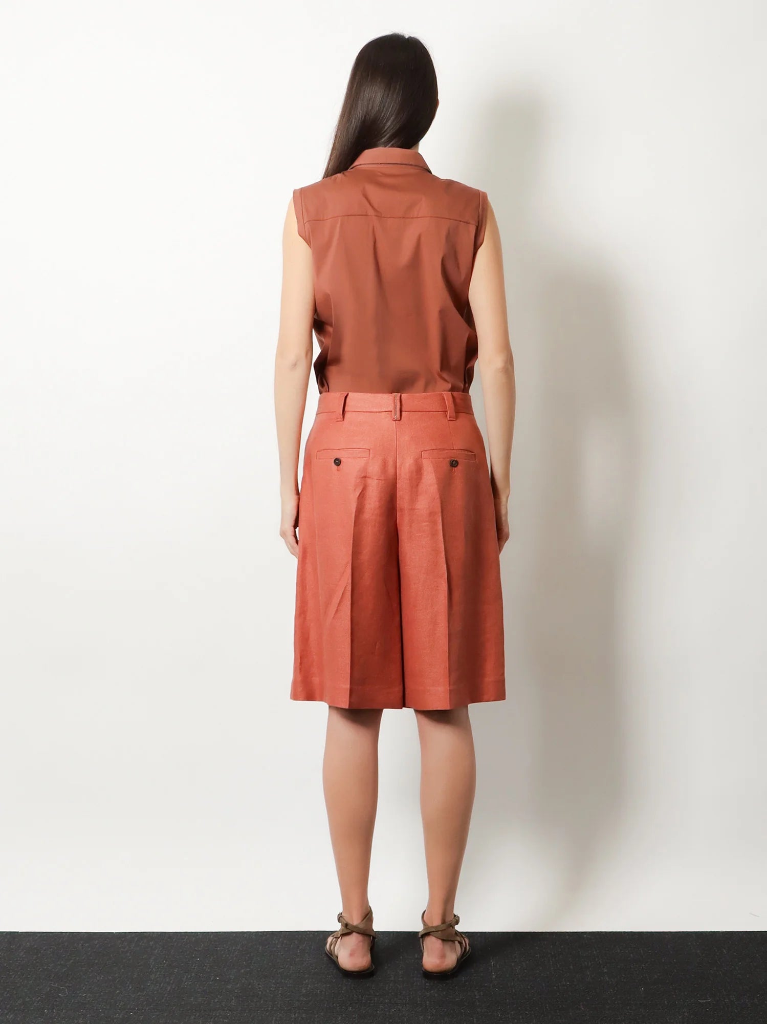 Linen shorts with Monili detail