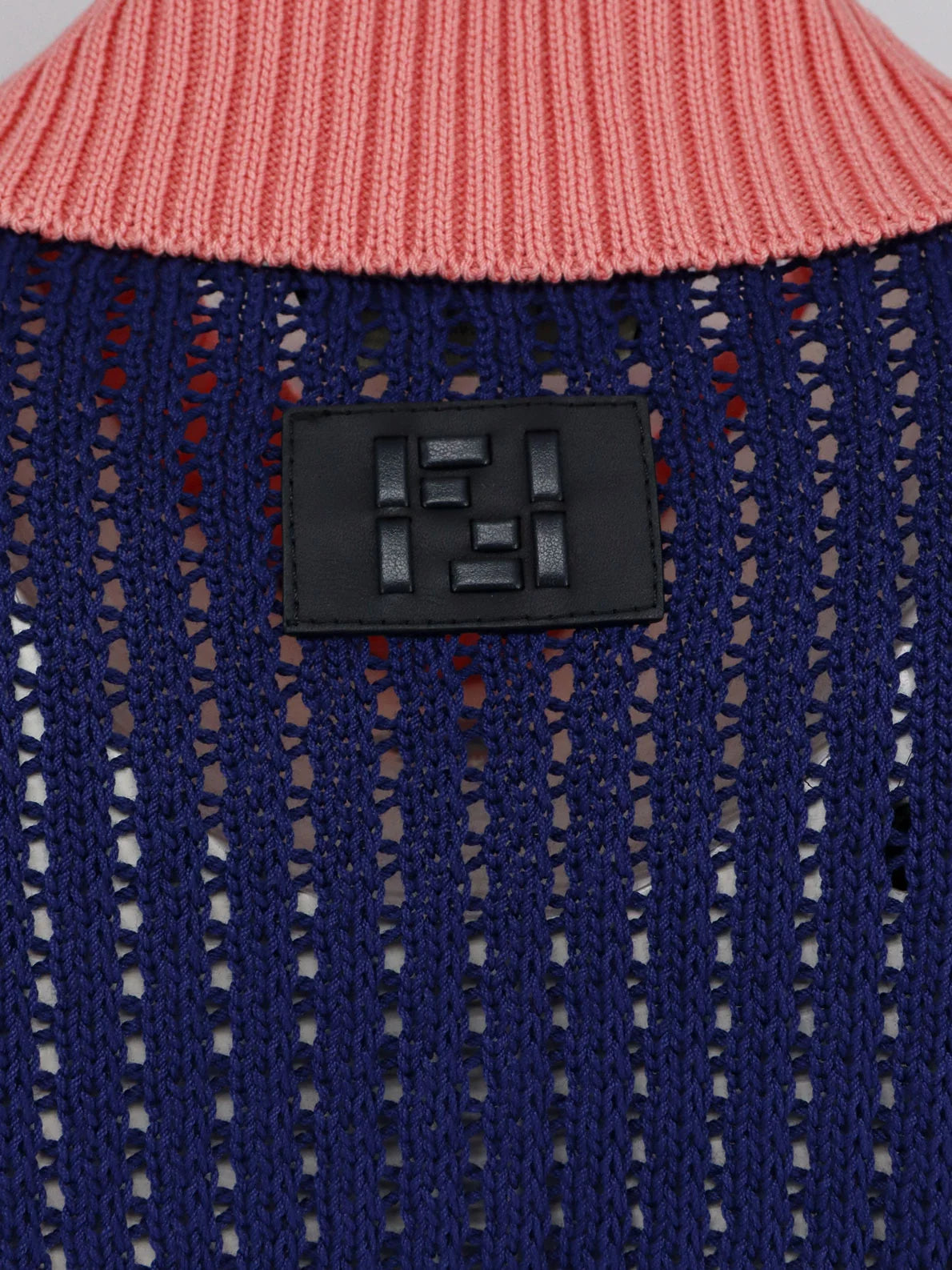 Cotton sweater with contrasting collar
