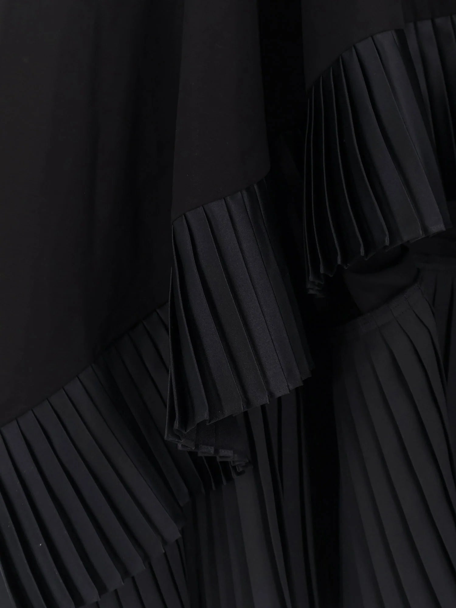 Cotton dress with pleated details