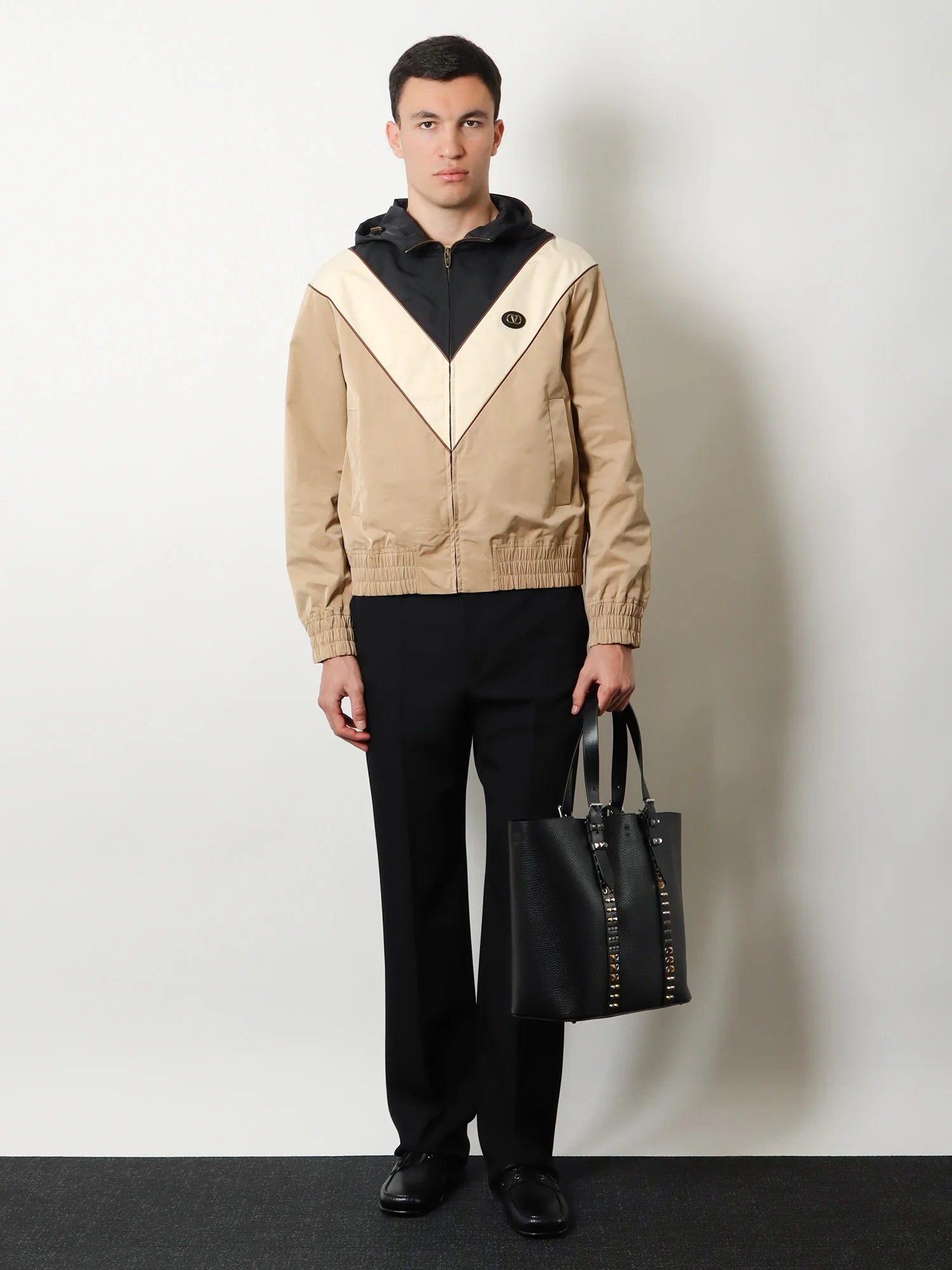 Leather shoulder bag with iconic studs