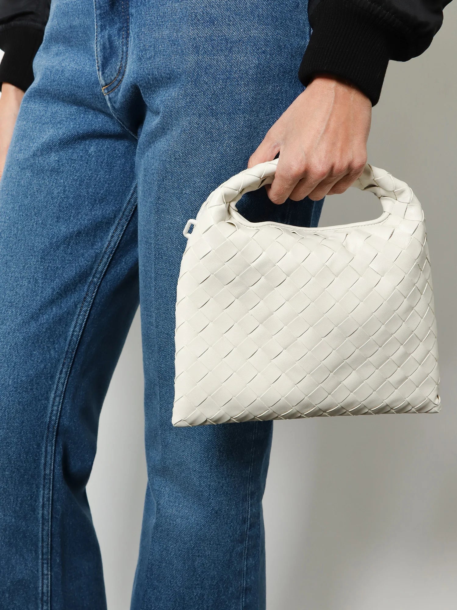 Mini Hop leather crossbody bag with Intrecciato pattern