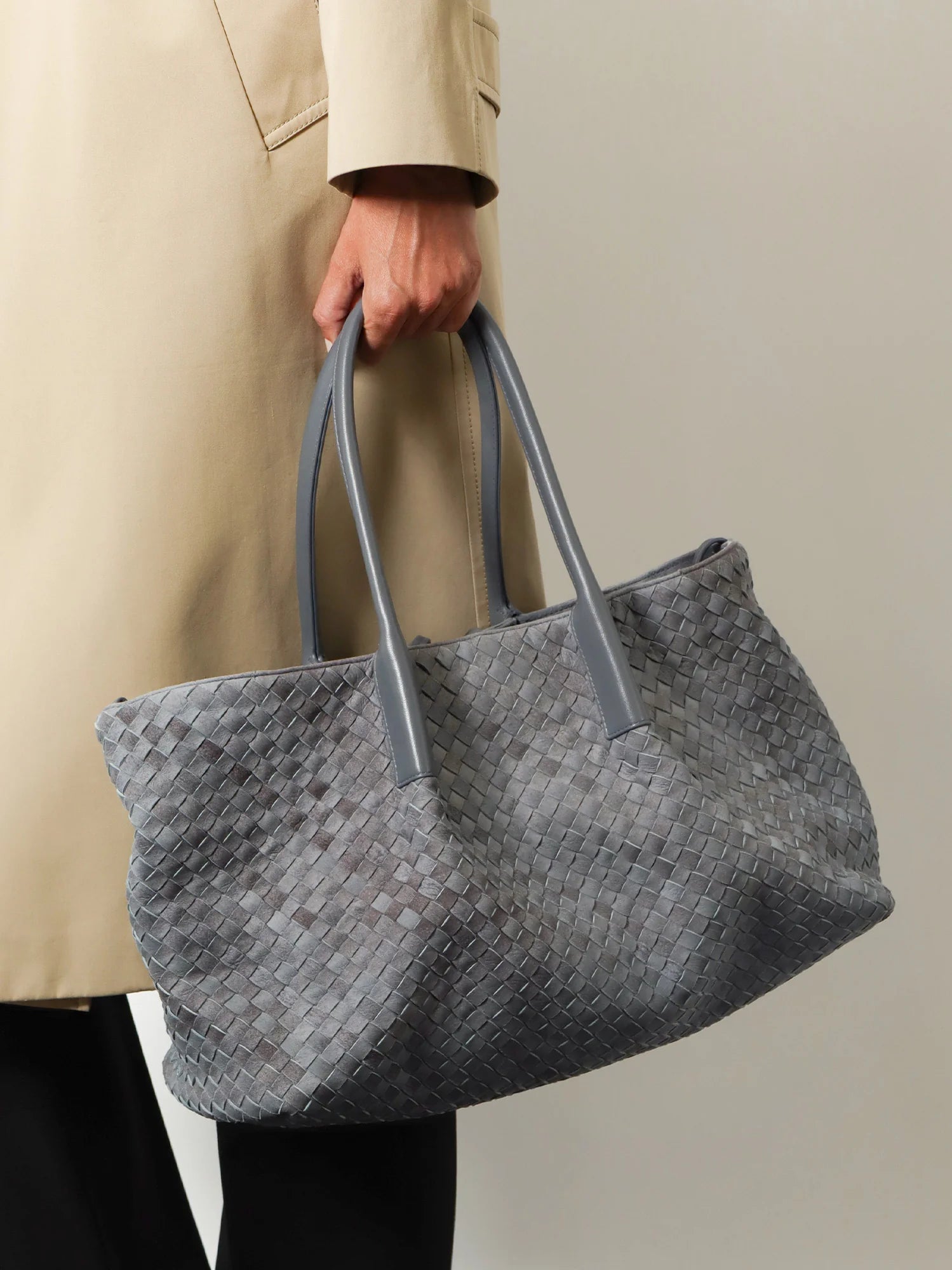 Pinacoteca suede handbag with Intrecciato motif