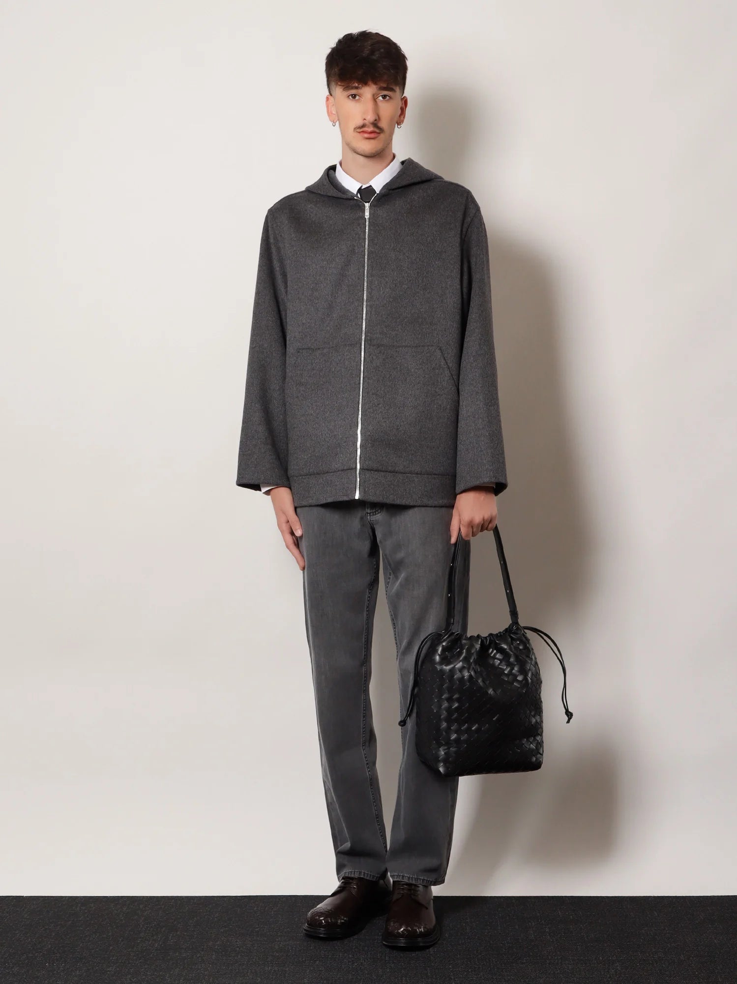 Bucket Intrecciato Biblioteca leather shoulder bag