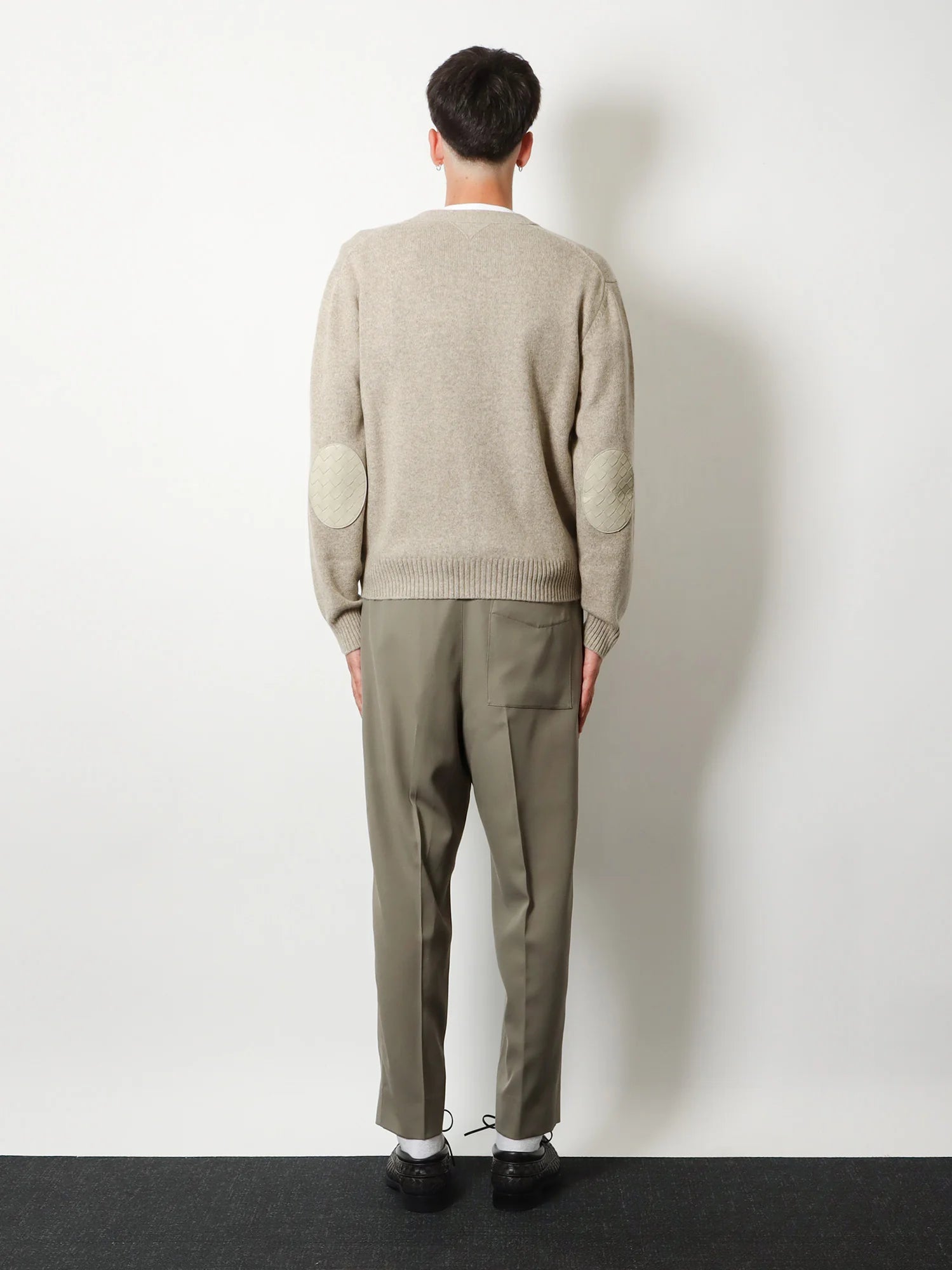 Cashmere blend cardigan with Intreccio patch