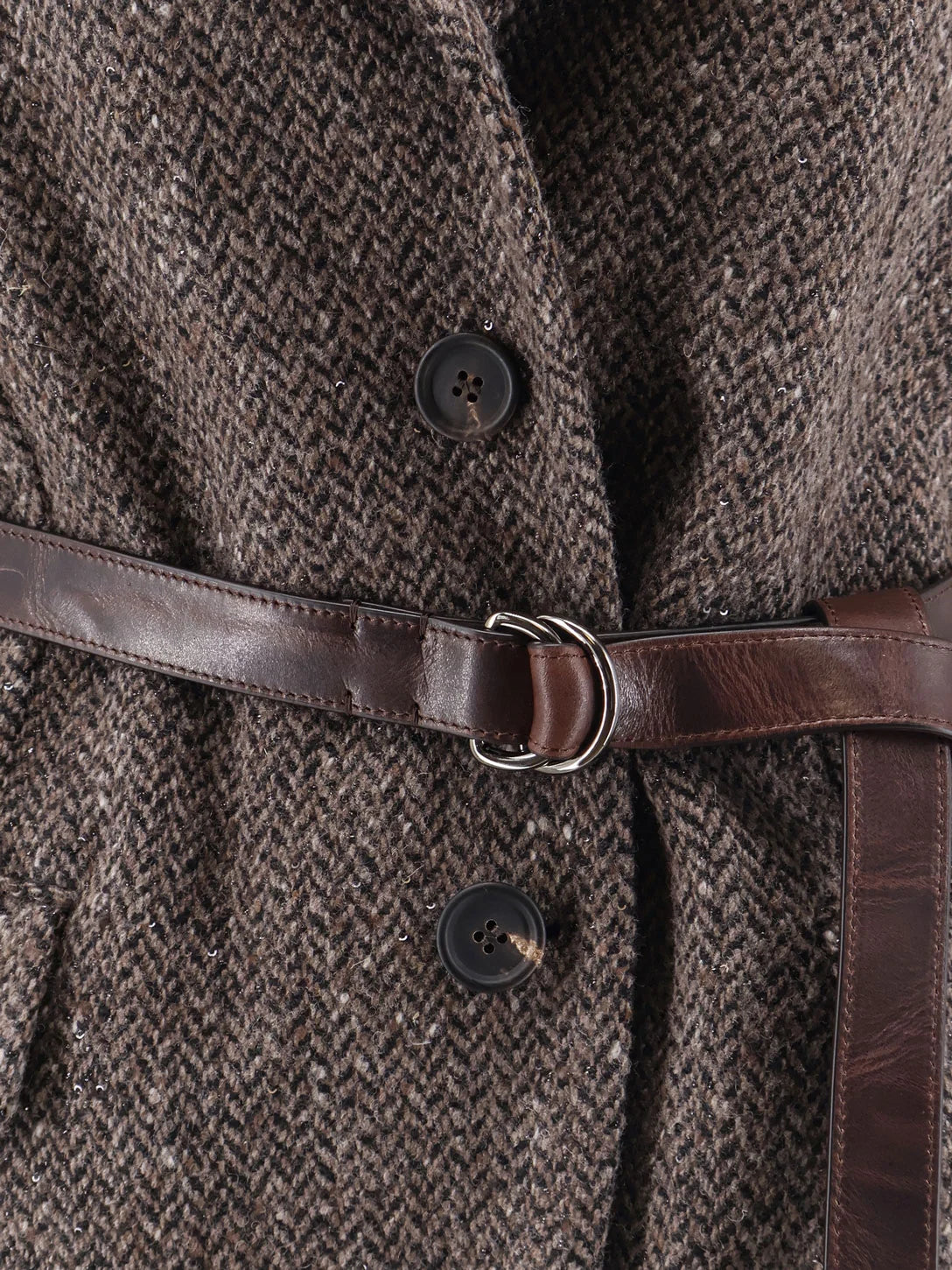 Sleeveless blazer with belt