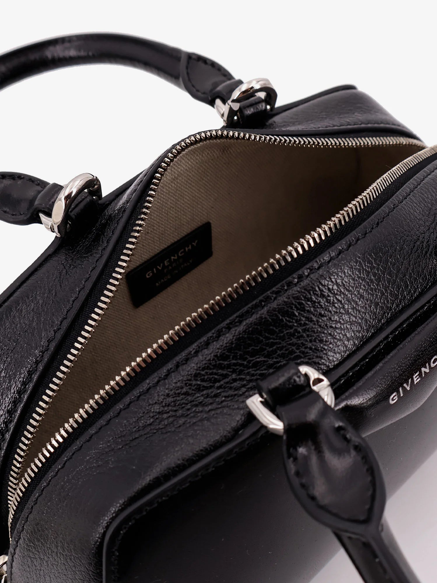Antigona Mini leather shoulder bag