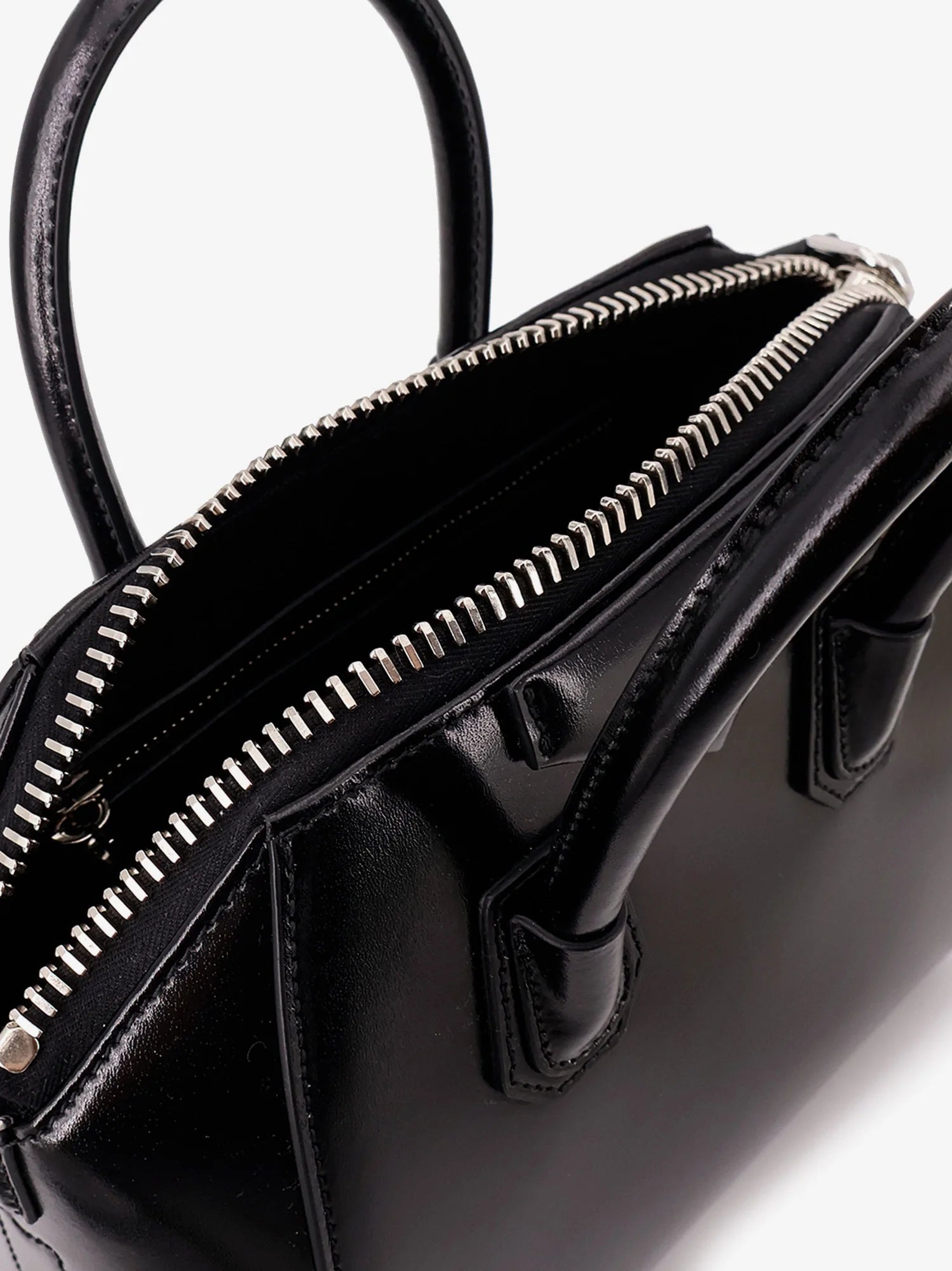 Antigona Mini leather crossbody bag