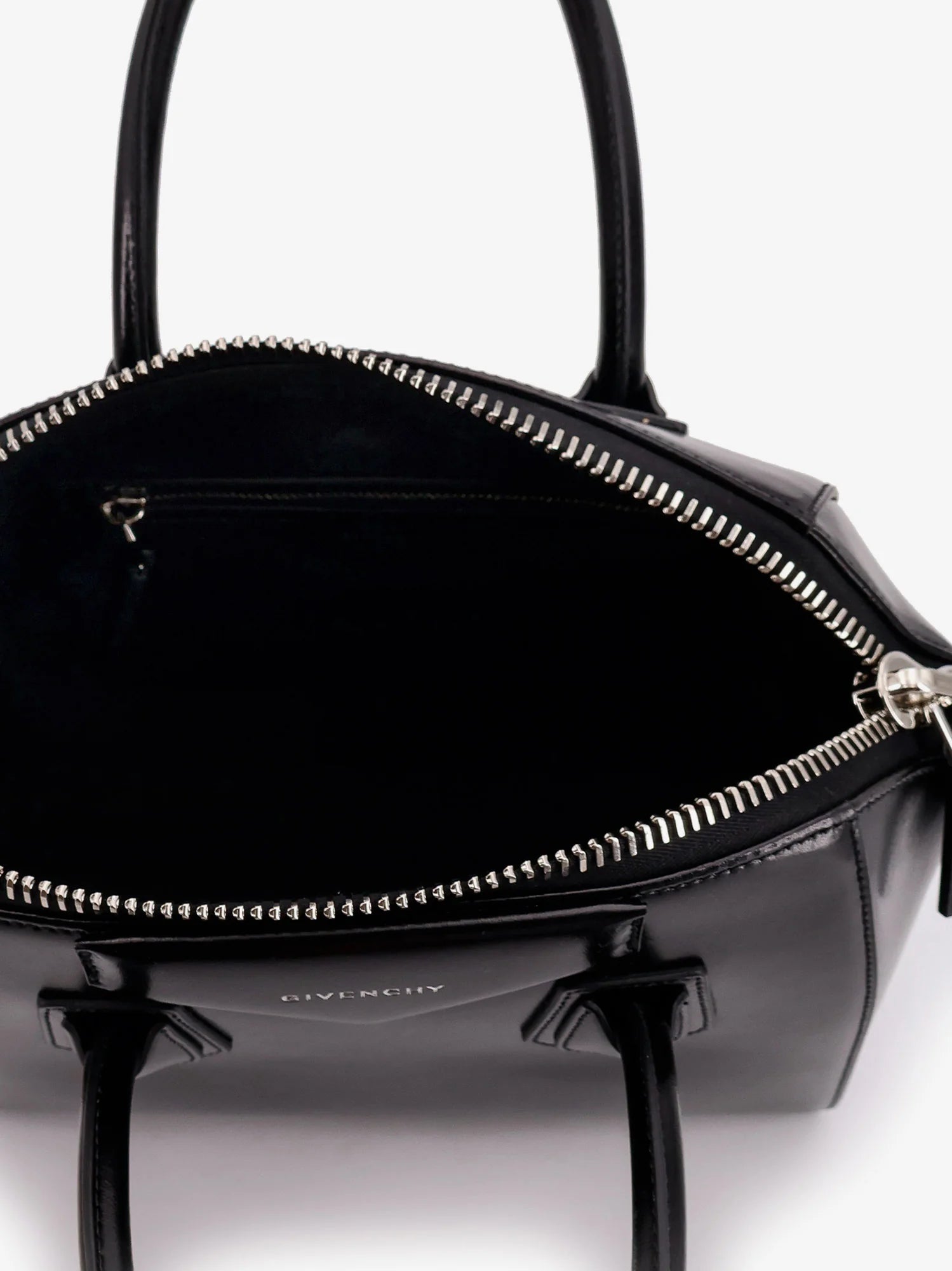 Antigona leather shoulder bag