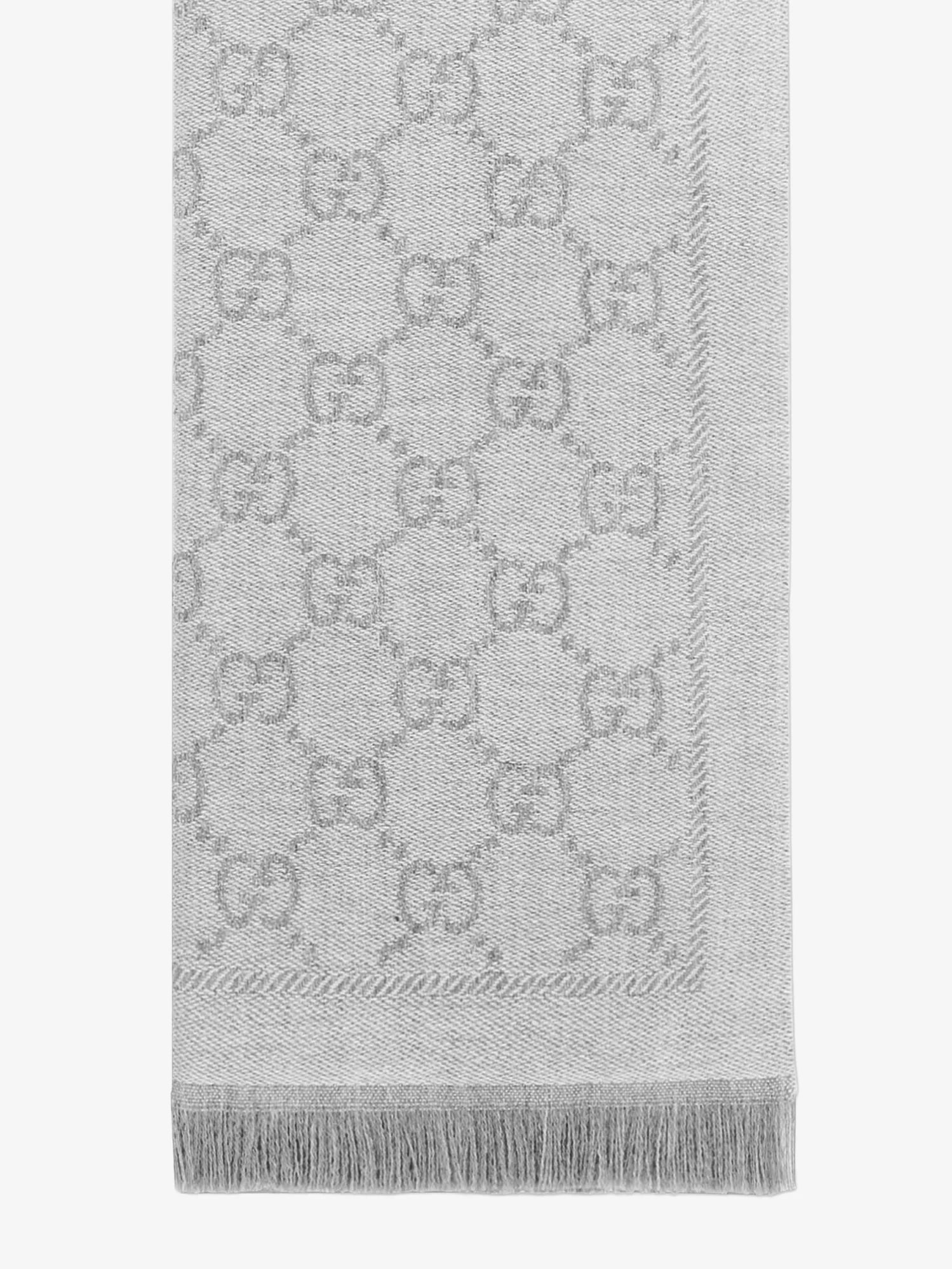 Wool scarf
