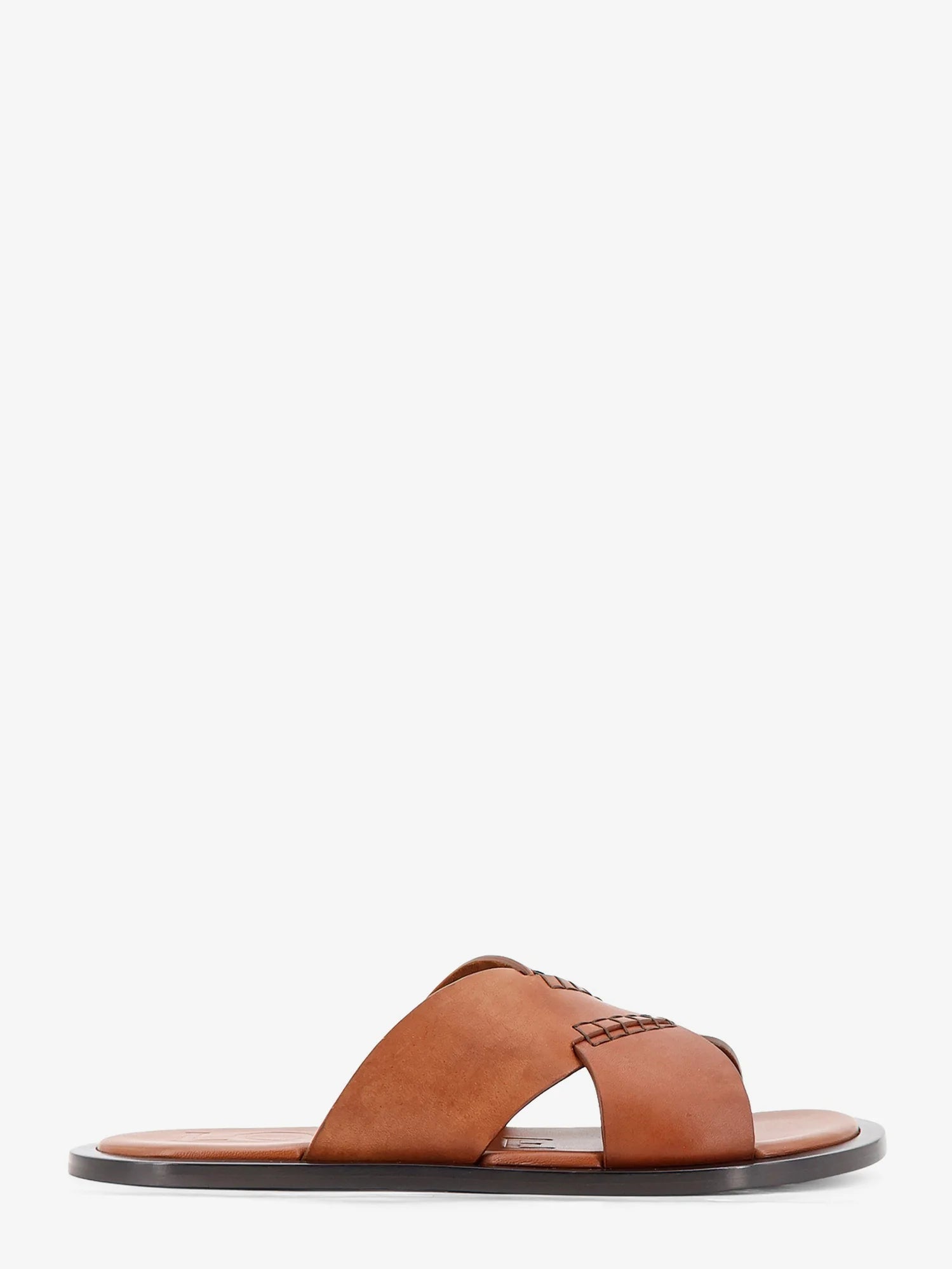 Flex leather sandals with crisscross detail