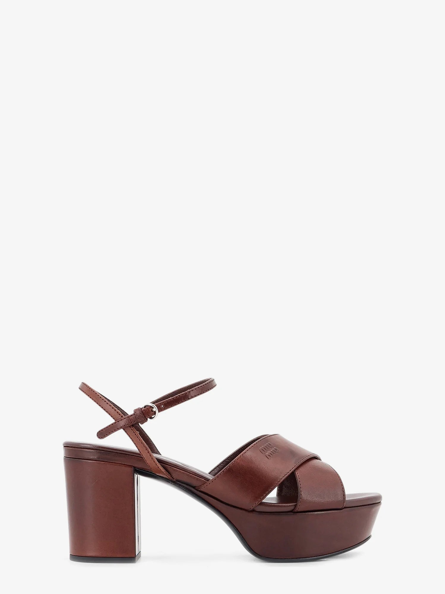 Leather heeled sandals with engraved logo on the side