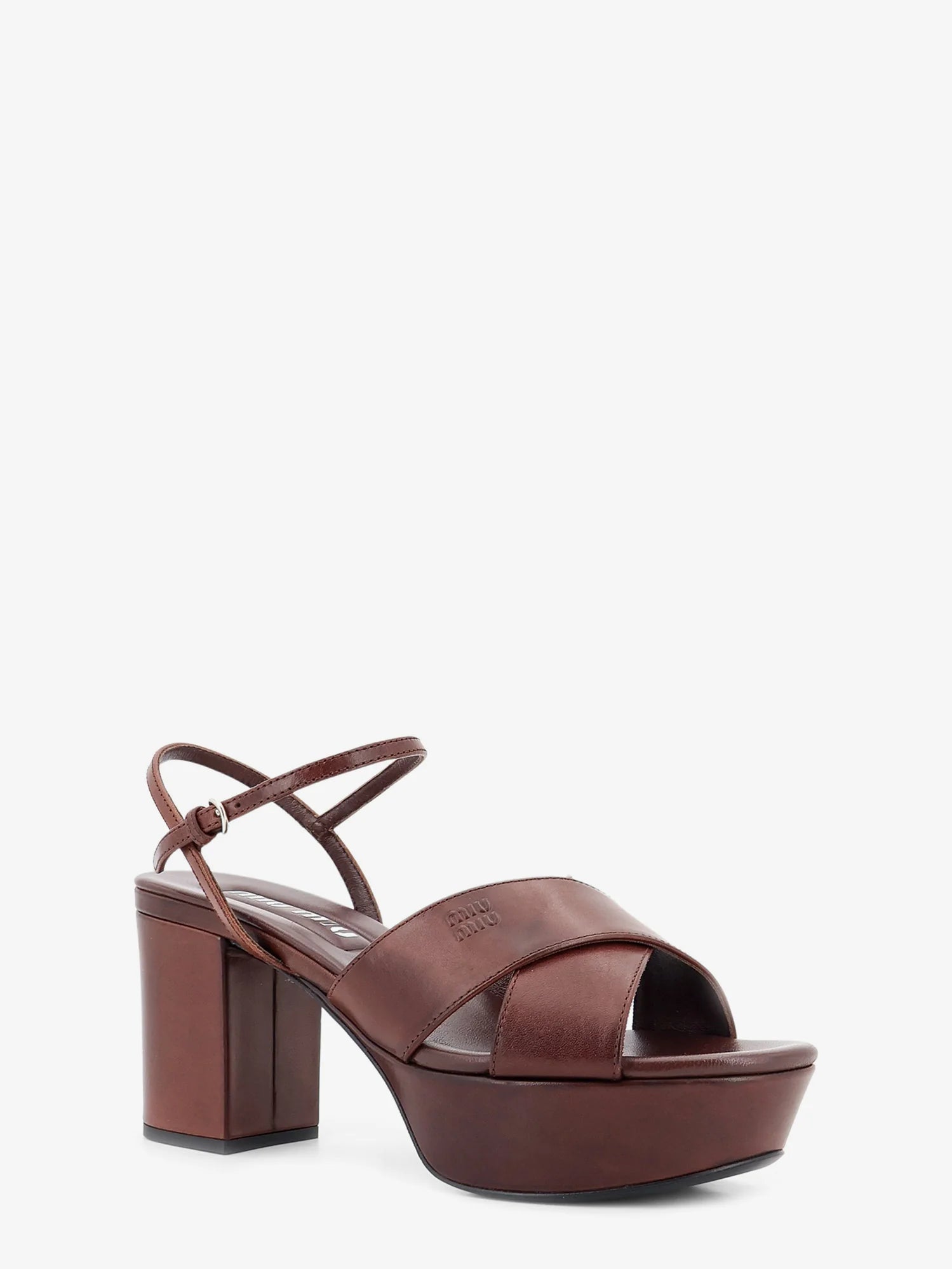 Leather heeled sandals with engraved logo on the side