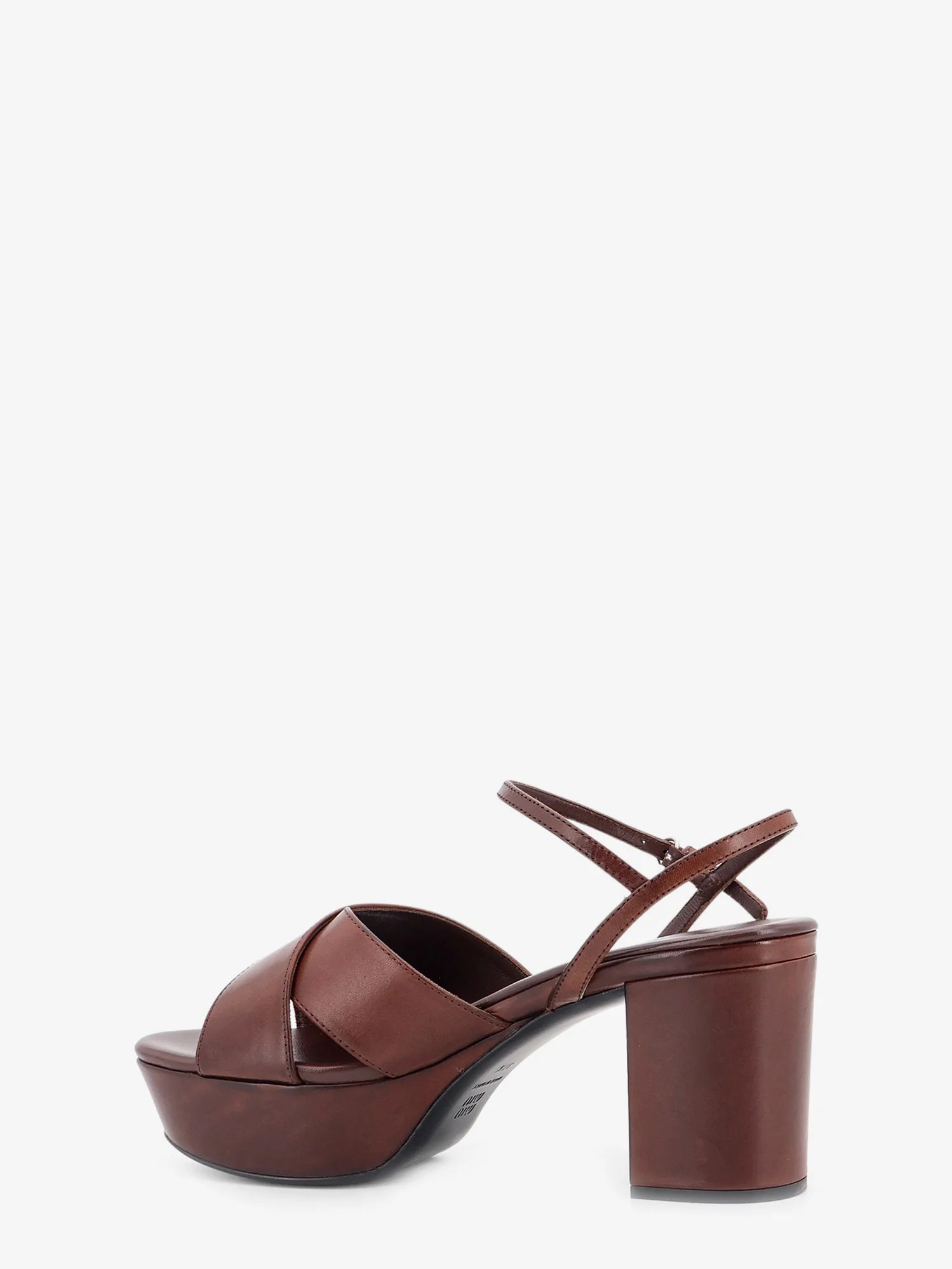 Leather heeled sandals with engraved logo on the side