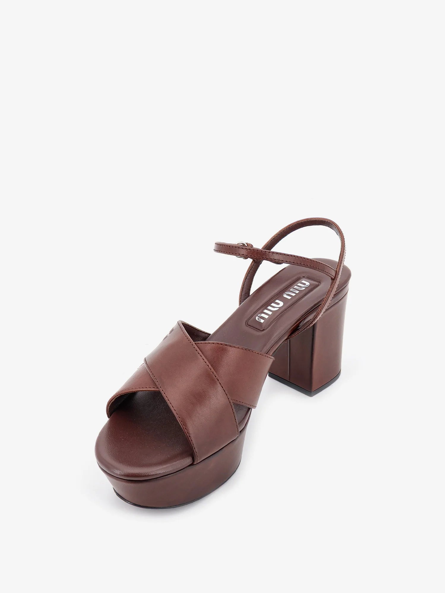 Leather heeled sandals with engraved logo on the side