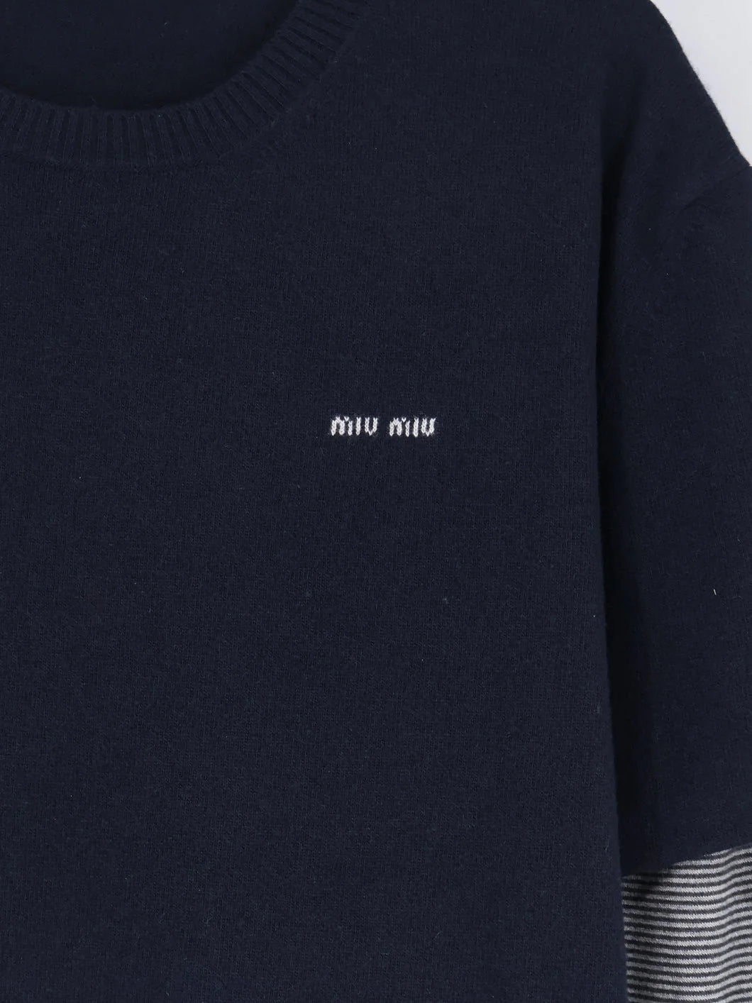 Blend of virgin wool, cashmere and silk sweater
