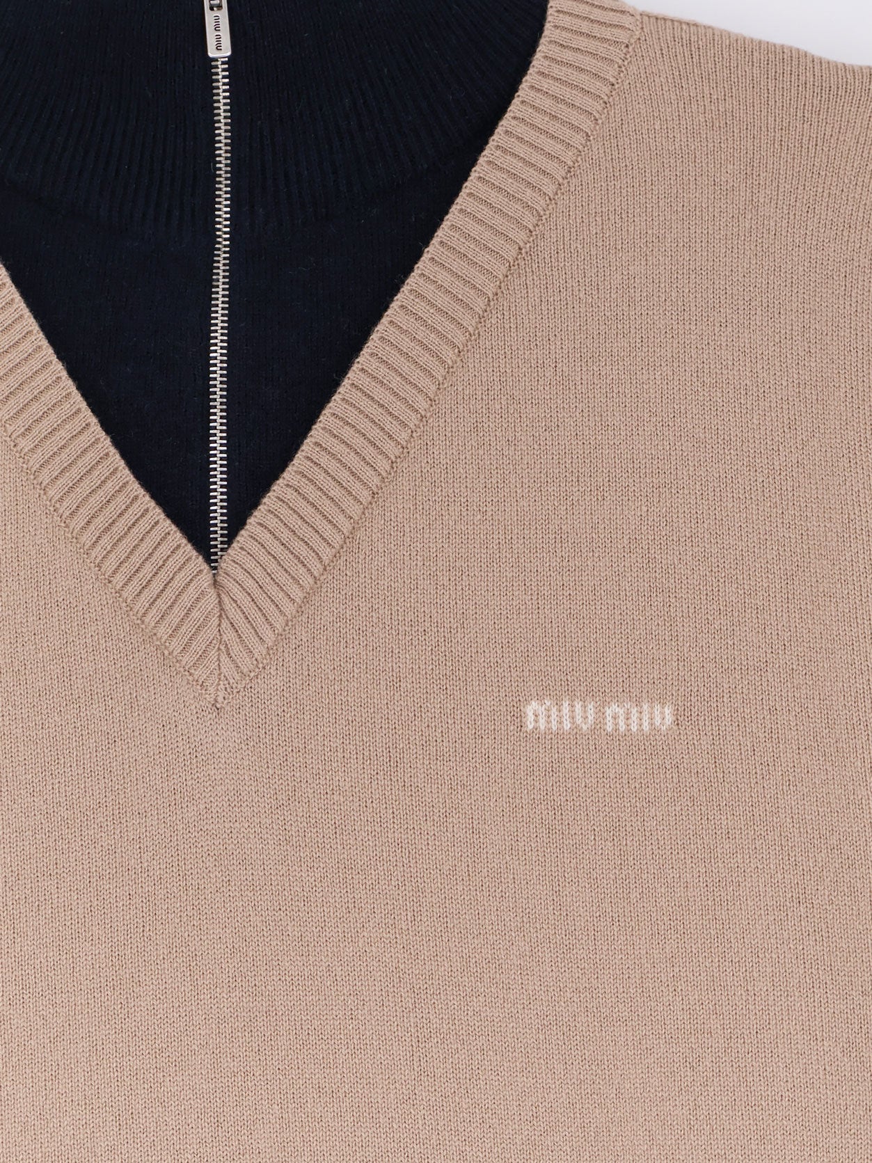 Cashmere sweater with logo inlay