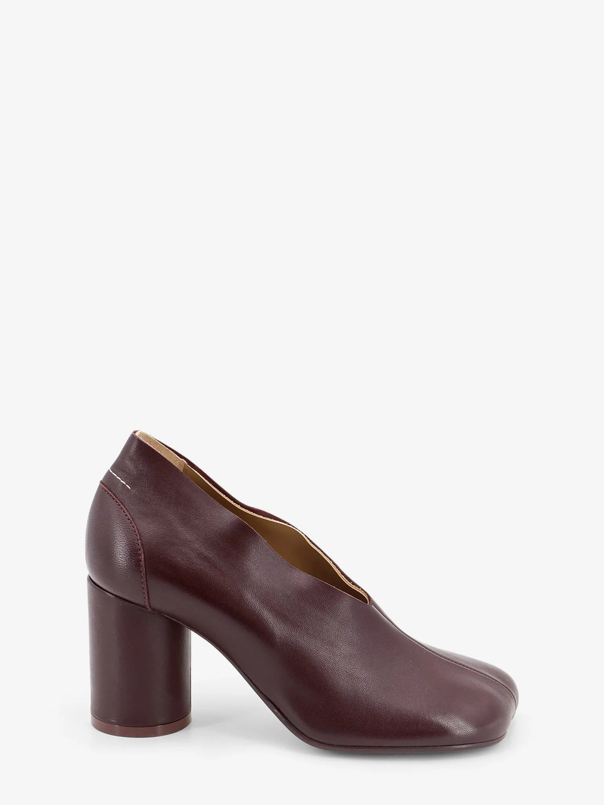Leather pumps with iconic Atomic toe