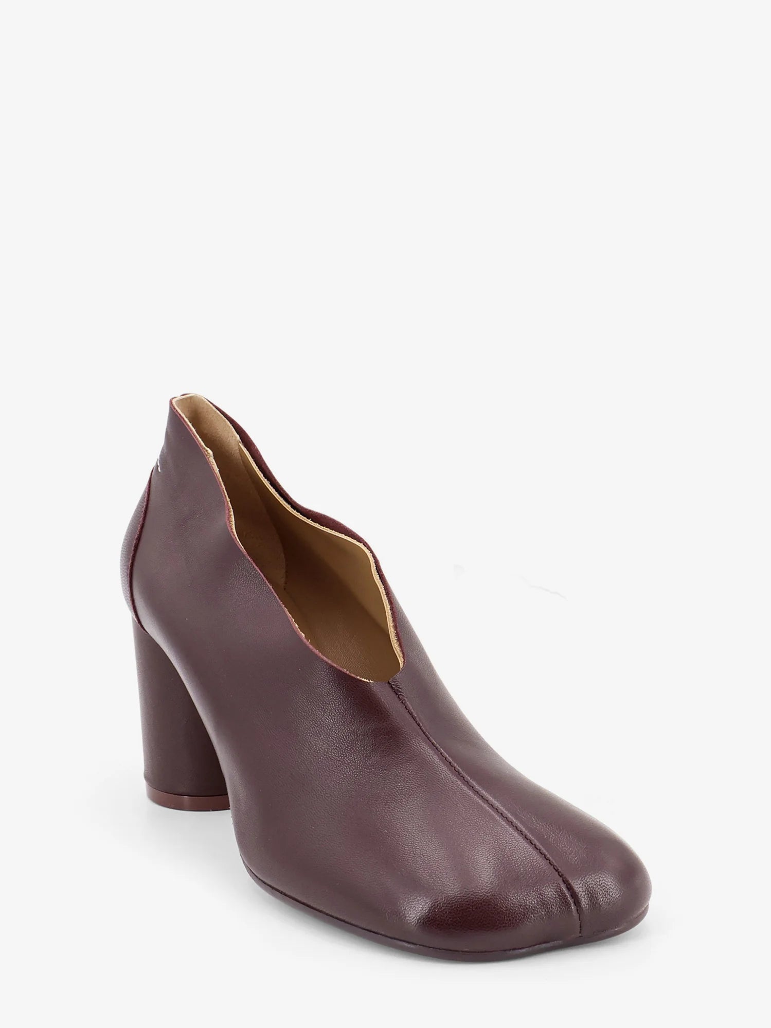 Leather pumps with iconic Atomic toe