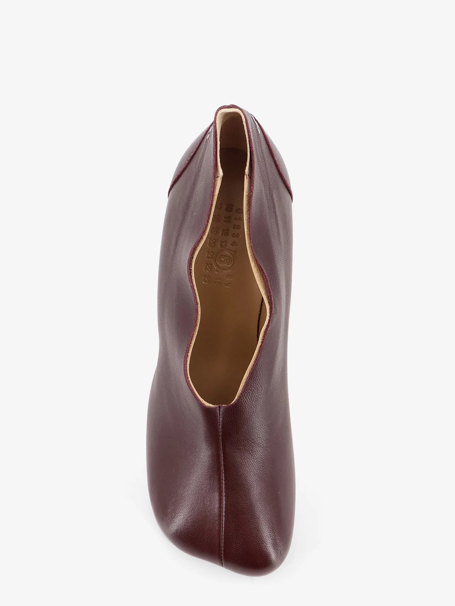 Leather pumps with iconic Atomic toe