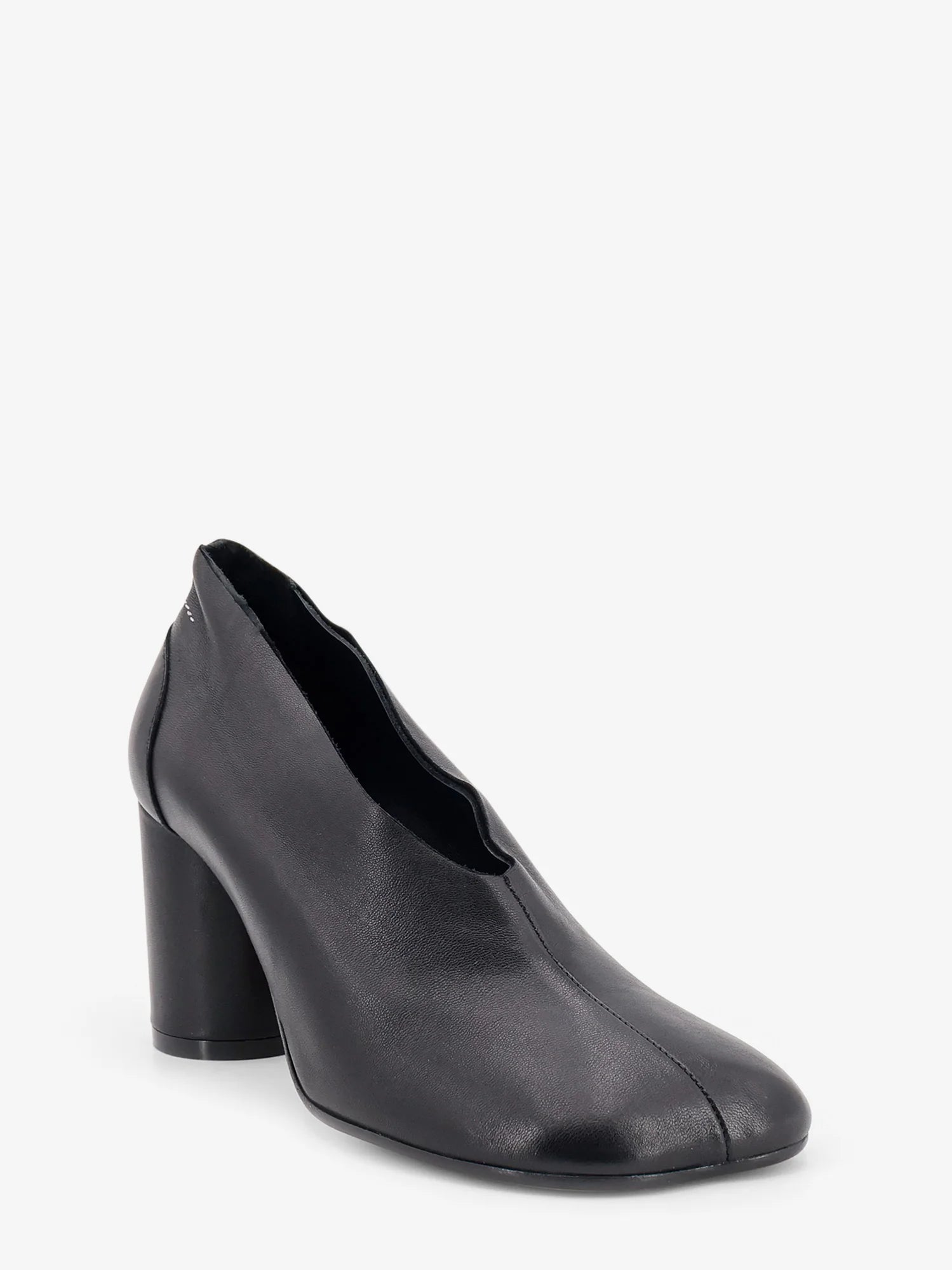 Leather pumps with iconic Atomic toe