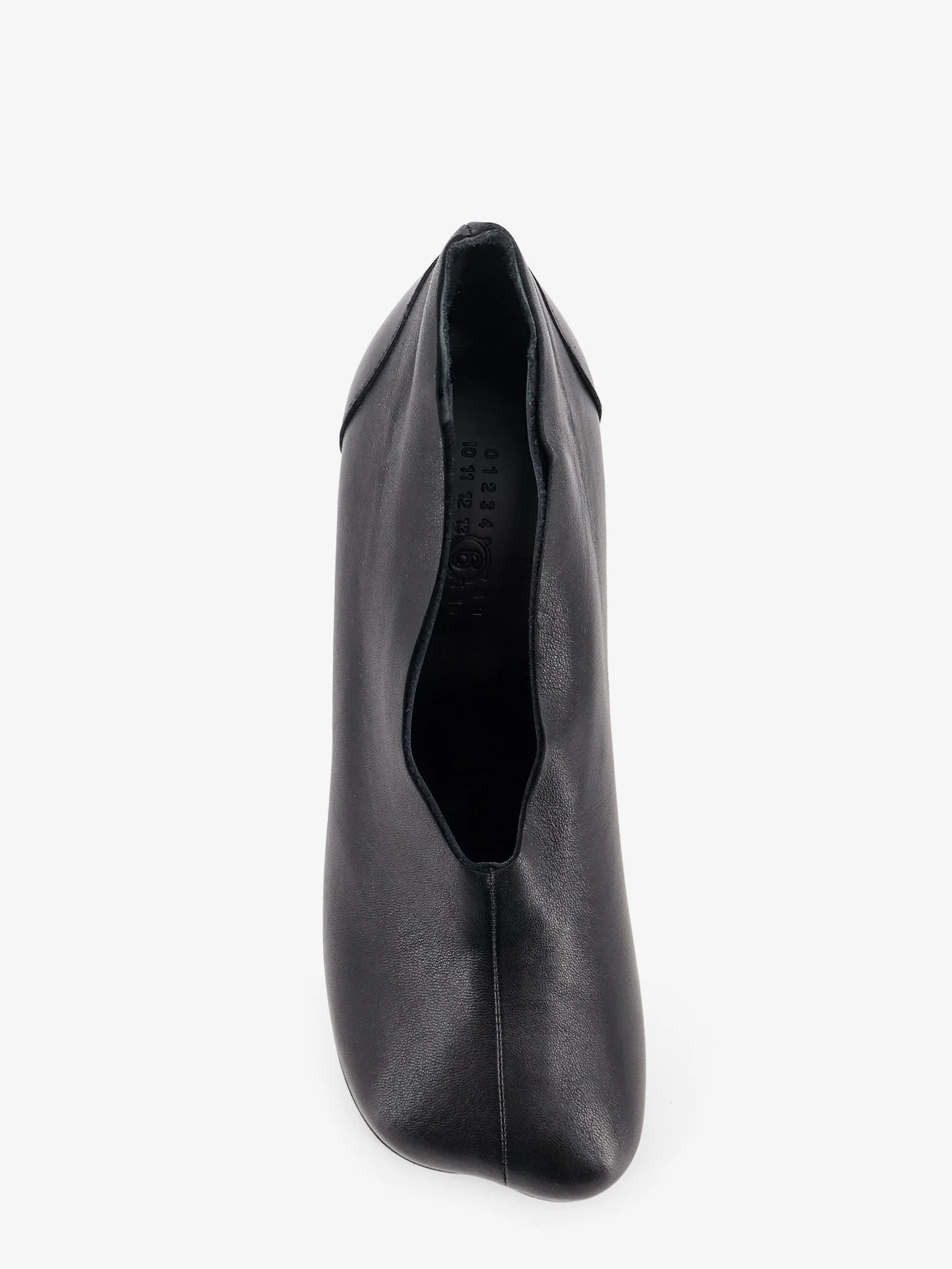 Leather pumps with iconic Atomic toe