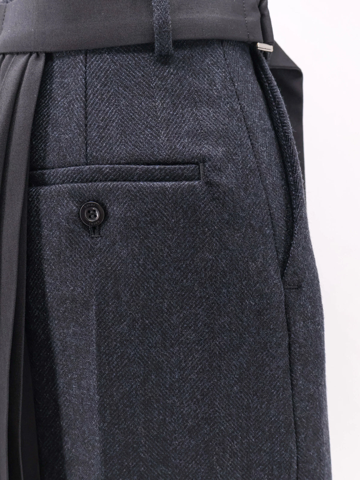 Wool skirt with pleated insert