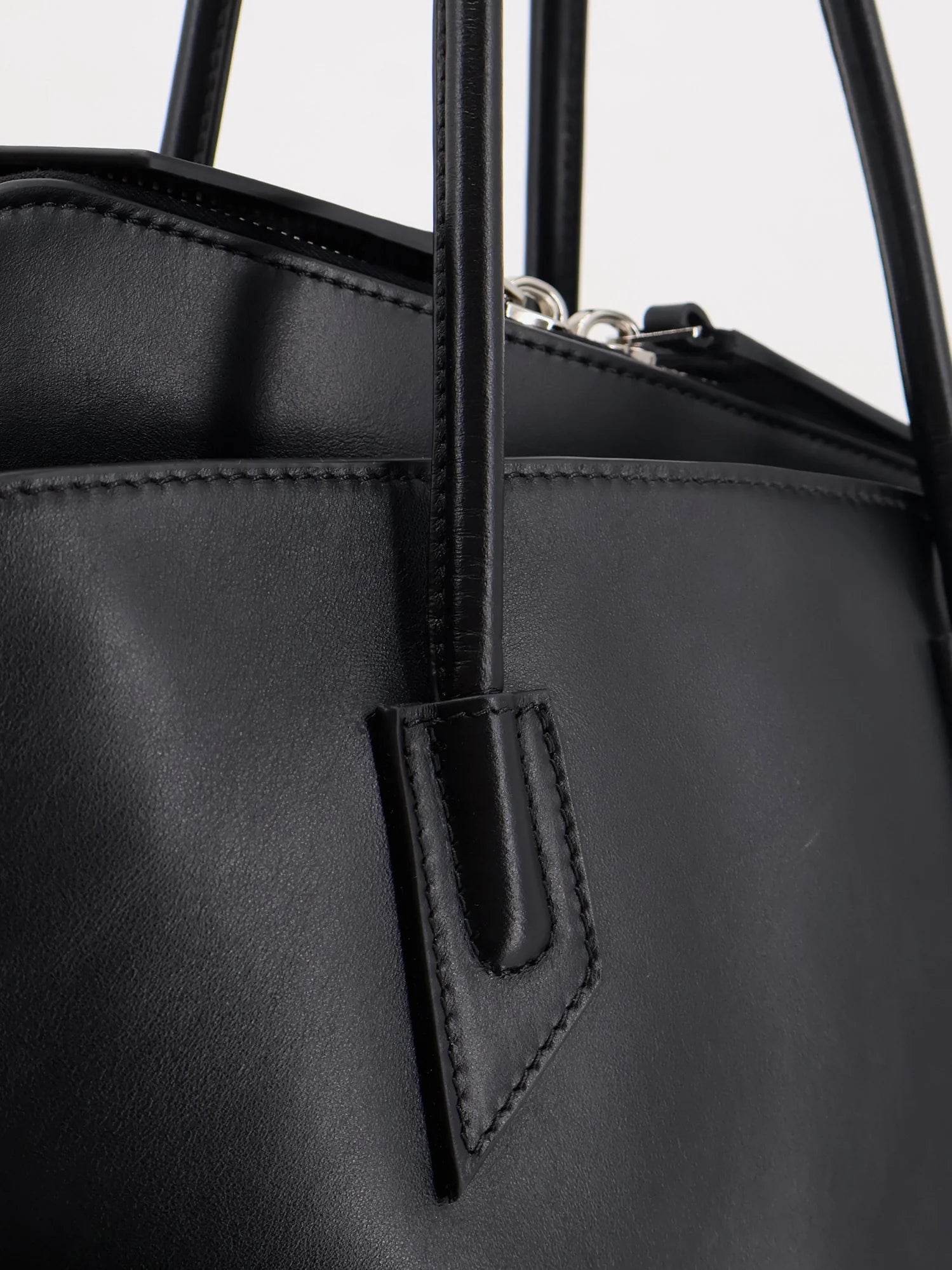 La Passeggiata Medium Leather Shoulder Bag