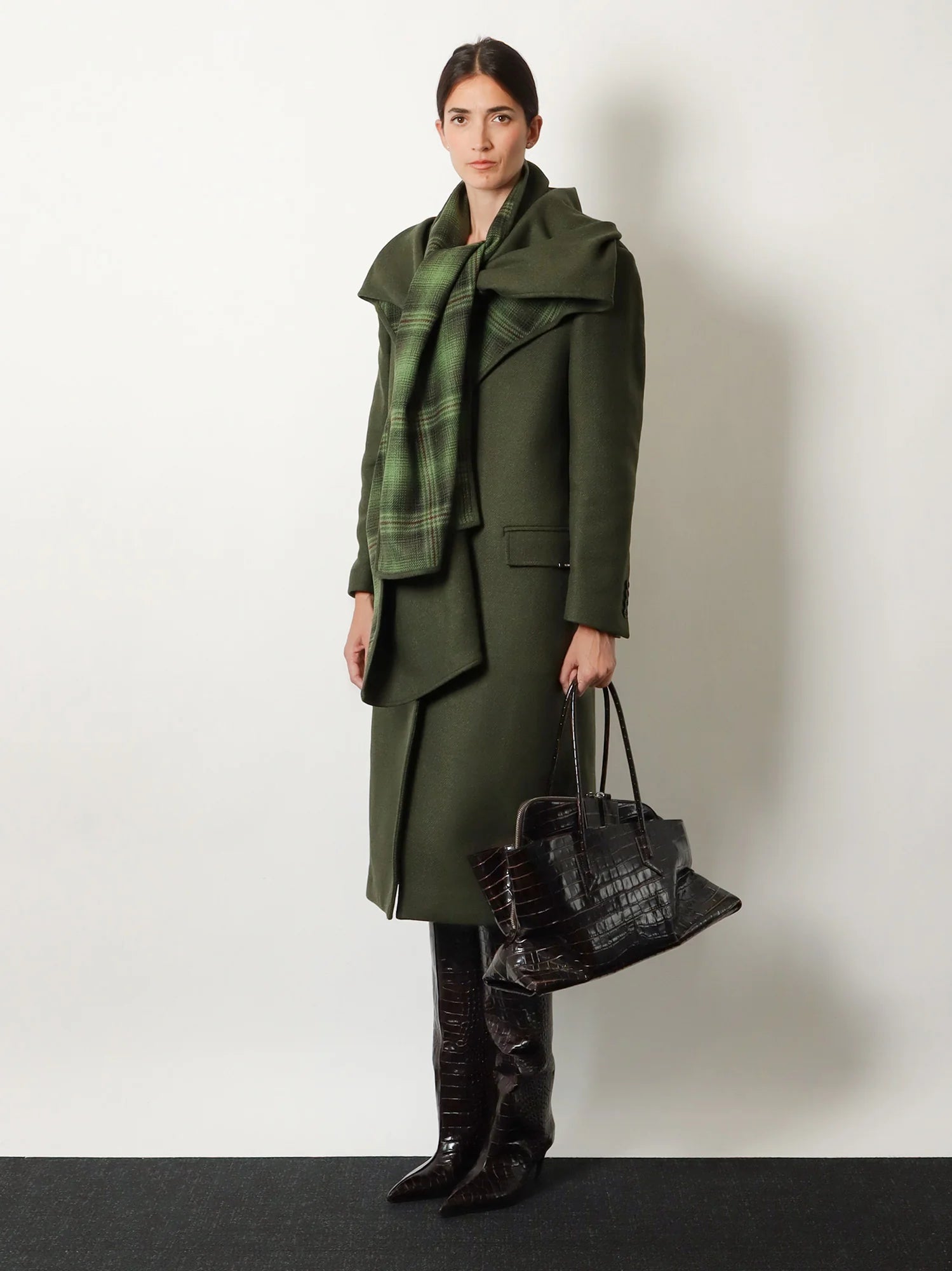 La Passeggiata Medium Leather Shoulder Bag