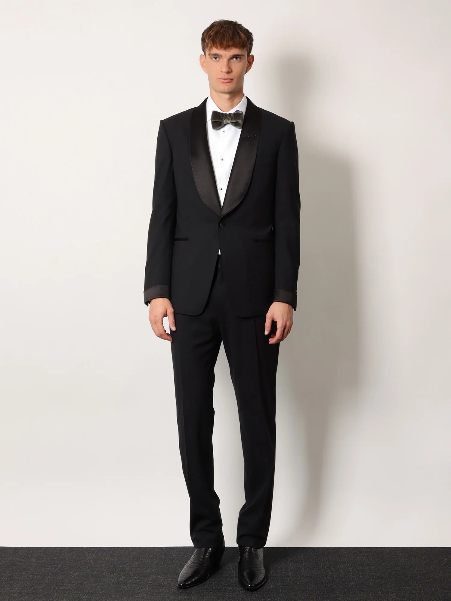 Stretch virgin wool tuxedo with satin profiles