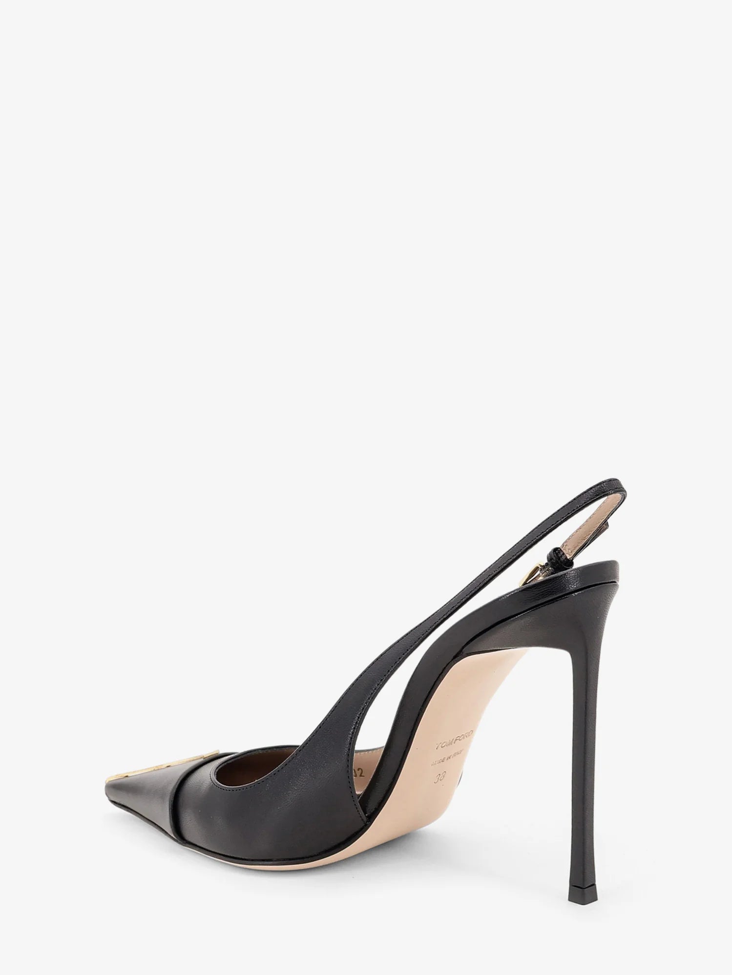 Leather pumps with metal T Logo detail