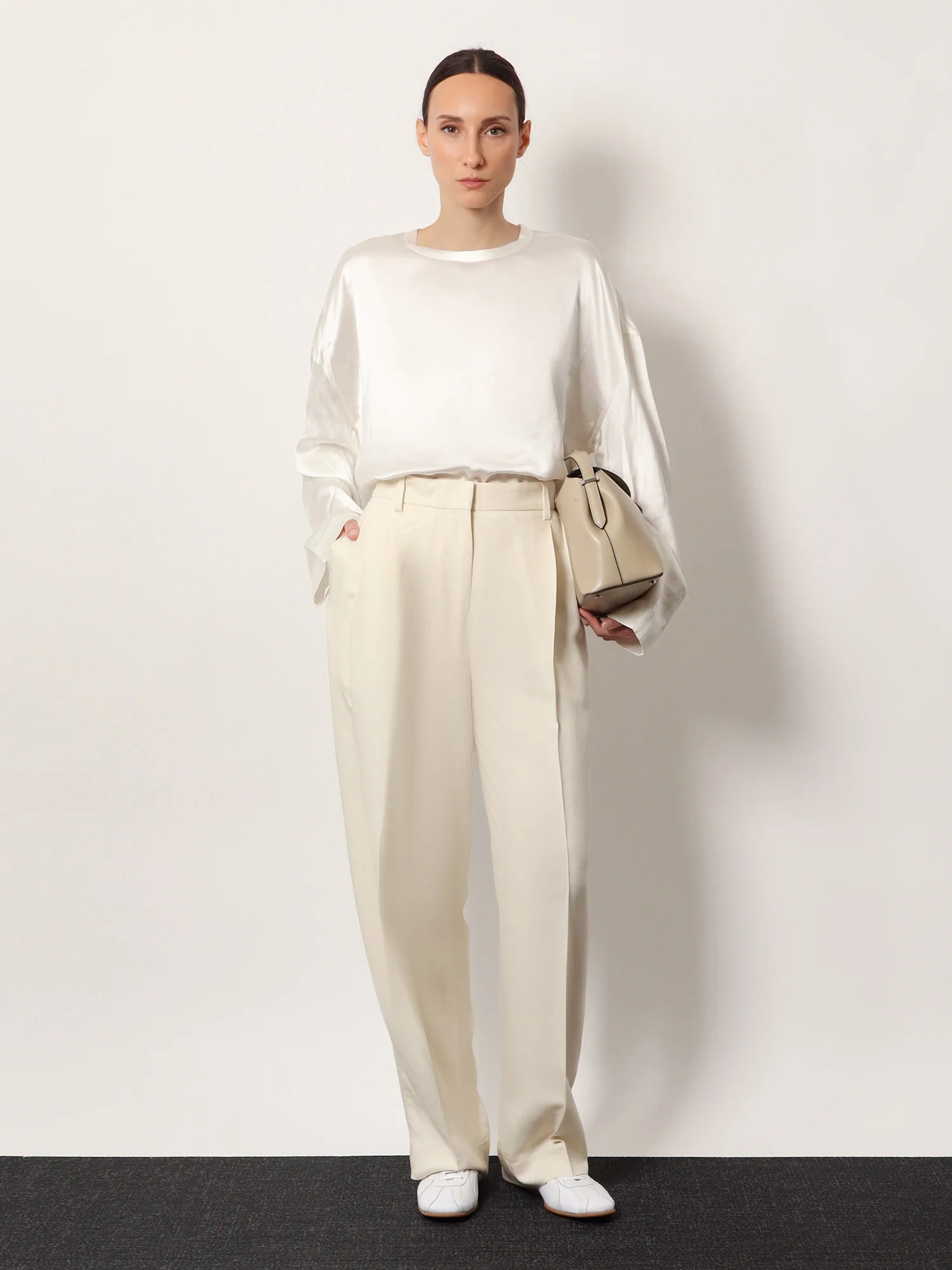 Double-pleat fluid viscose trousers
