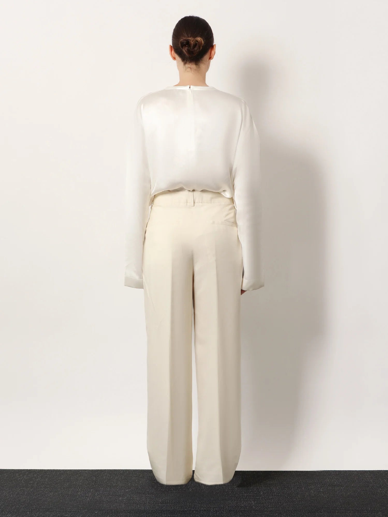 Double-pleat fluid viscose trousers