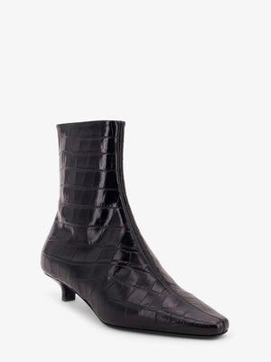 Pointed-toe ankle boots with crocodile effect