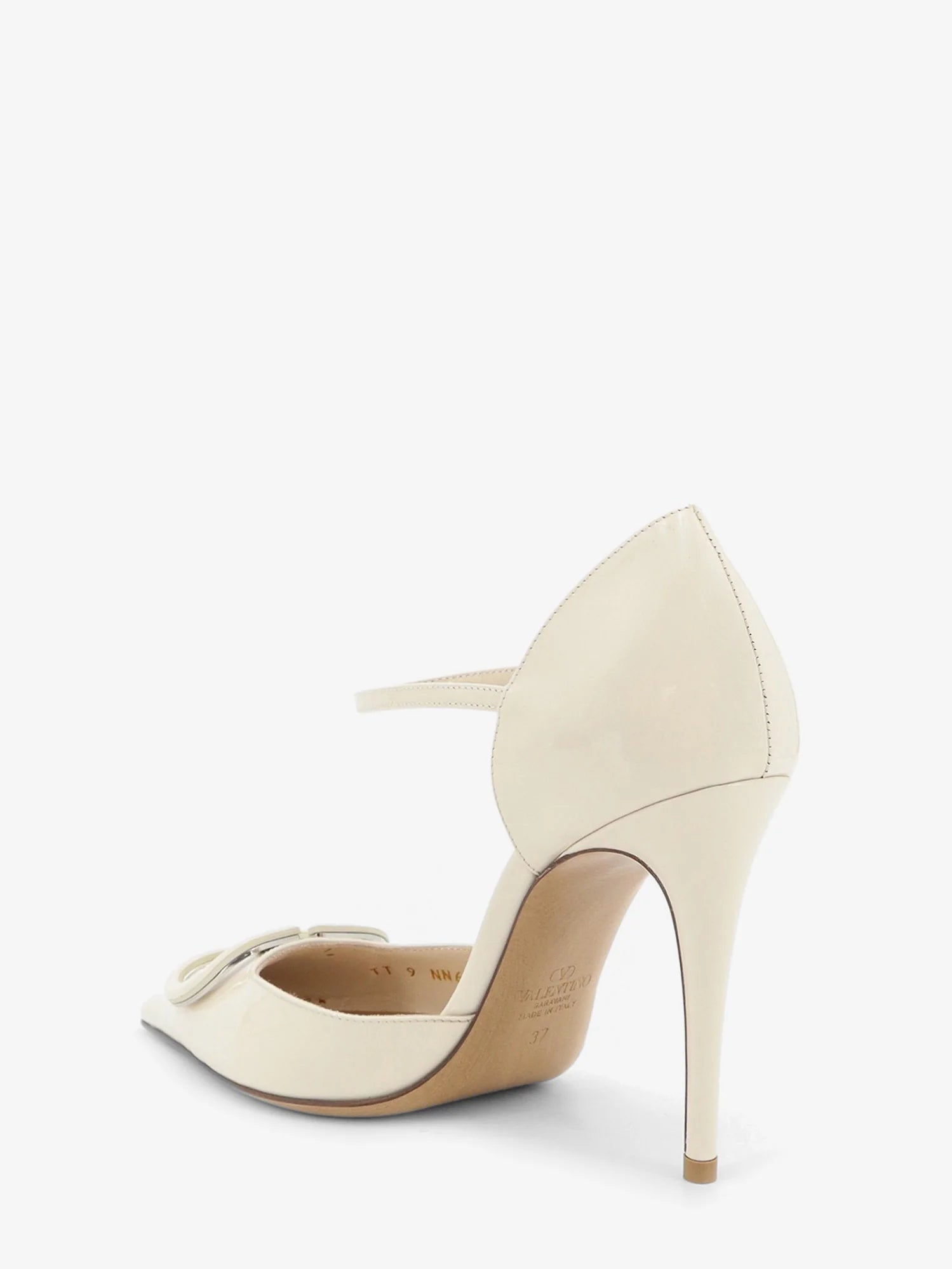 D'Orsay patent pumps with VLogo Signature